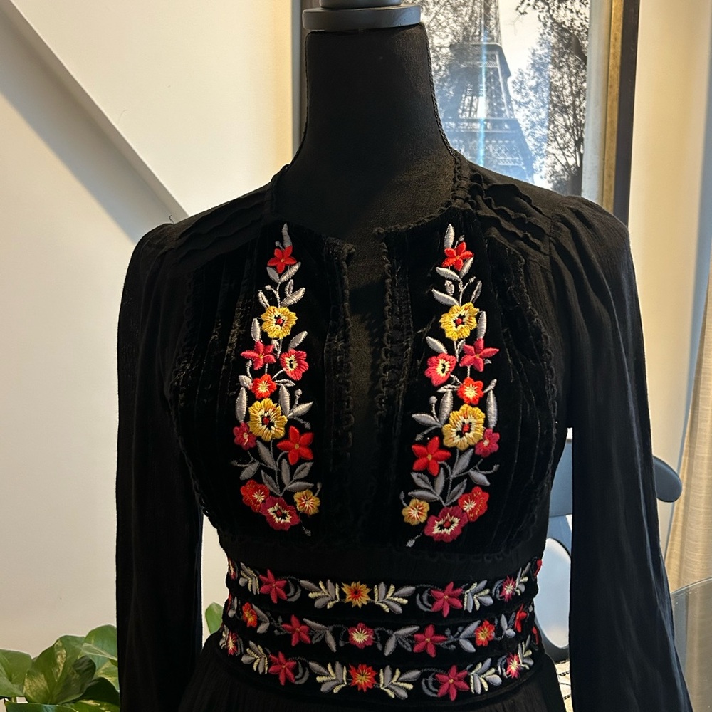 Free People Black Dress with Embroidered Floral Design - size XS